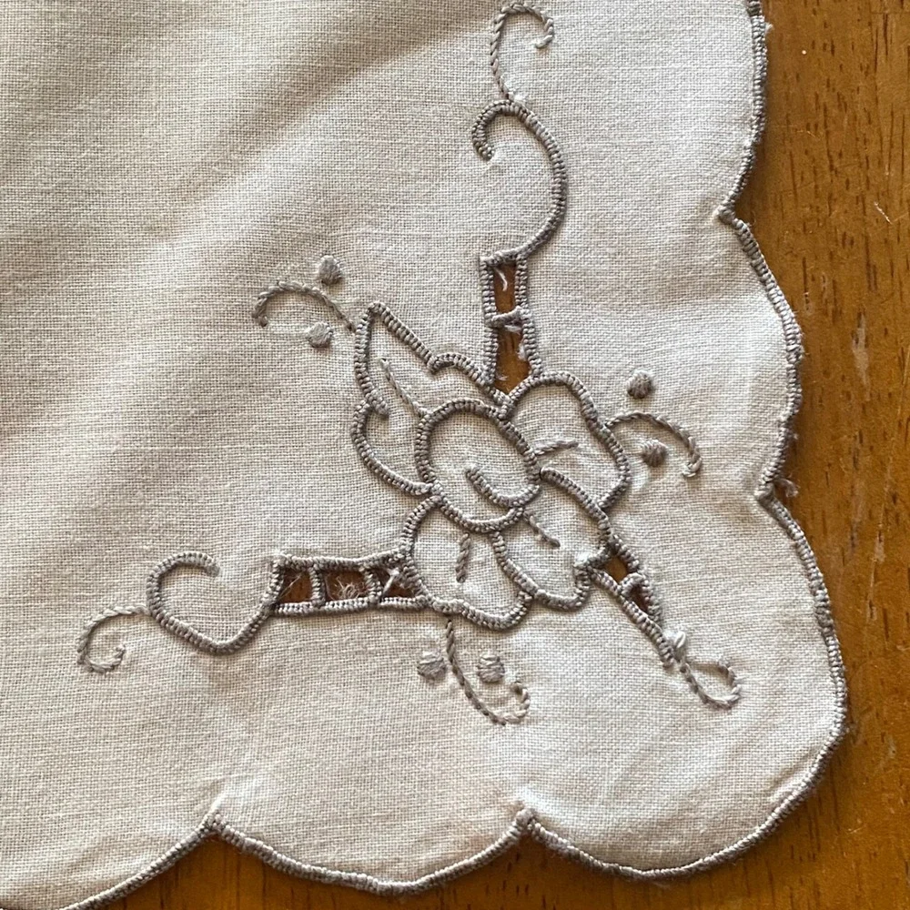 N/A vintage linen